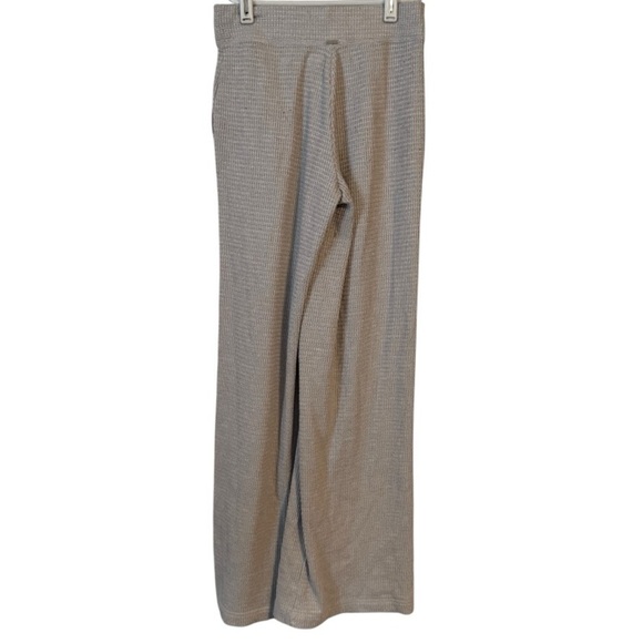 ‼️ɢɪʟʟʏ ʜɪᴄᴋs ᴡᴀғғʟᴇ ᴡɪᴅᴇ ʟᴇɢ ʟᴏᴜɴɢᴇ ᴘᴀɴᴛs - Picture 2 of 6